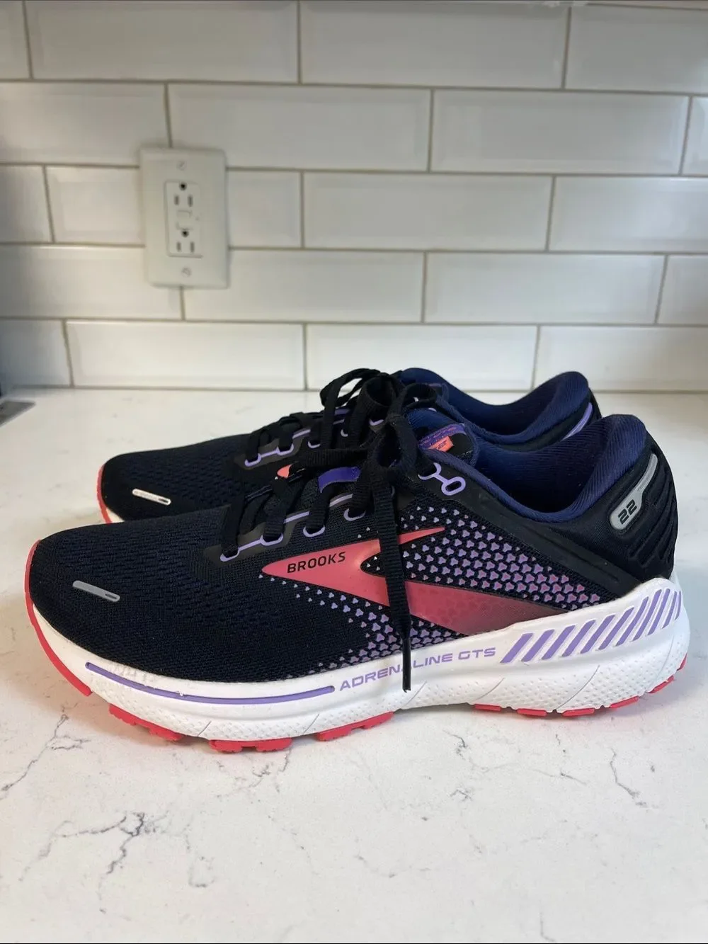 WOMEN’S BROOKS ADRENALINE 22 BLACK/CORAL - ATHLETIC RUNNING SHOES Size 9 B